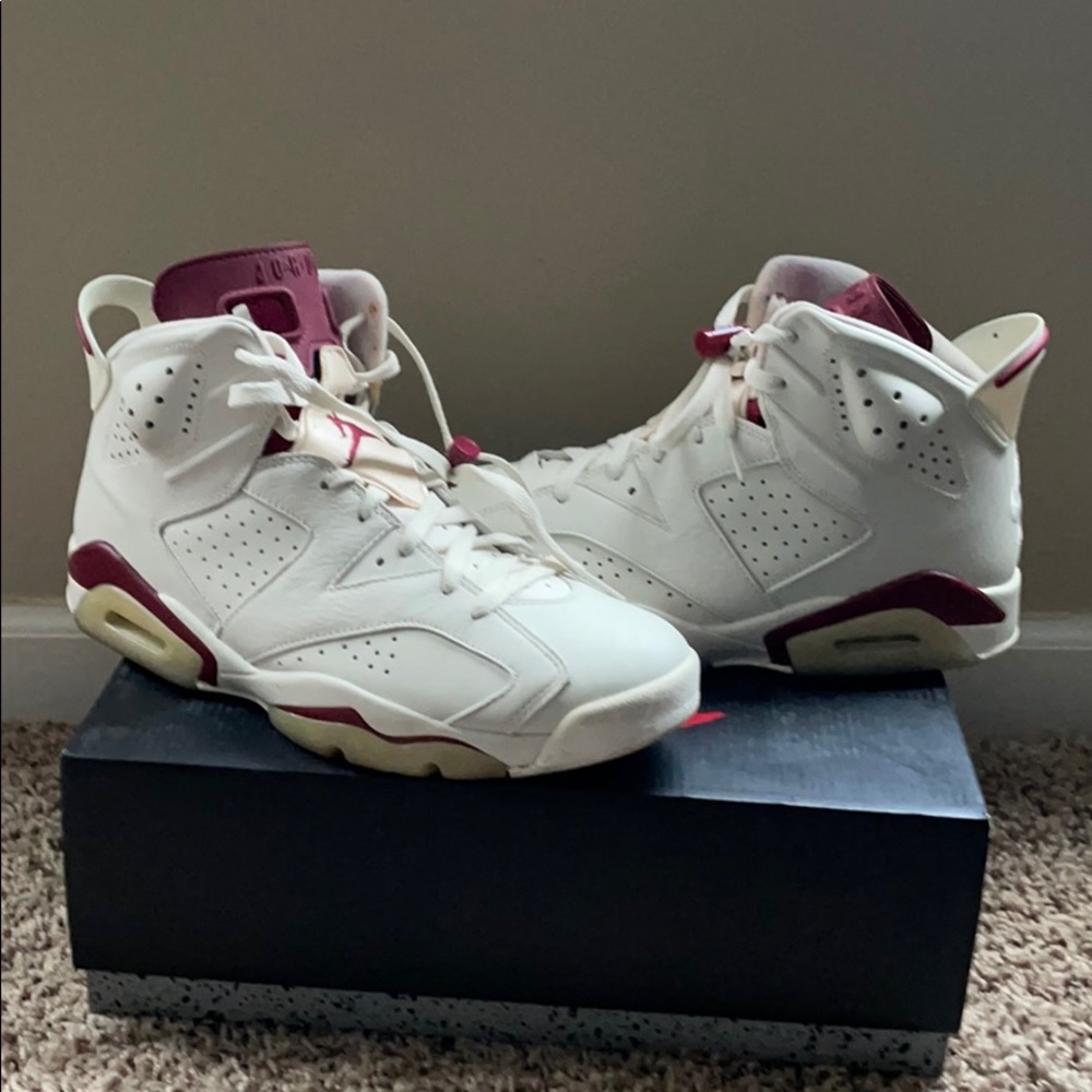 Air Jordan Retro 6 maroon